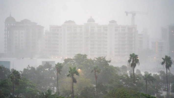 颶風米爾頓暴風圈續擴大 佛州多地遇龍捲風暴雨侵襲