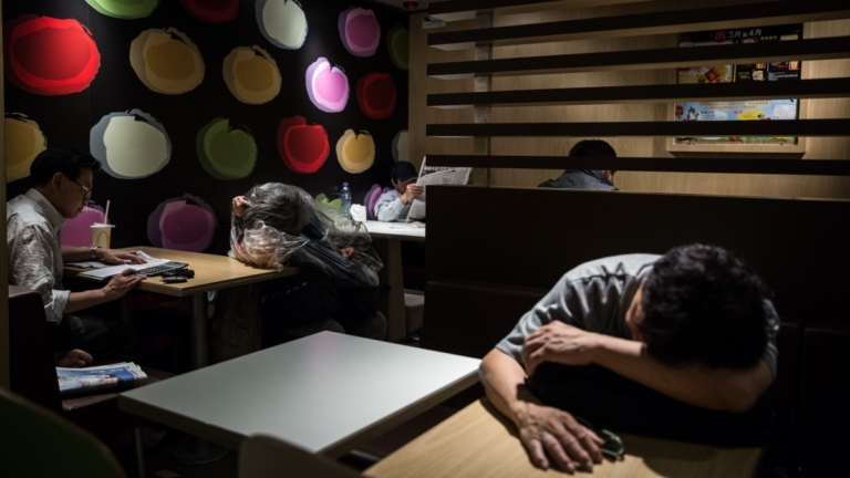 30歲男子長期熬夜患上腦膜炎 智力退回3歲