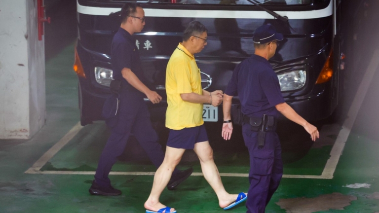 柯文哲秘書許芷瑜搜索前出境 北檢：已改列被告