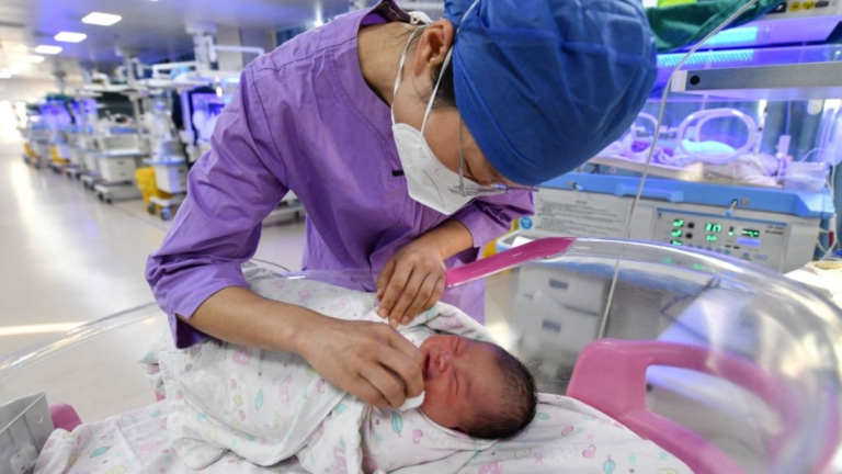 中共學者問外國官員怎樣讓女性老實生孩子 被痛批