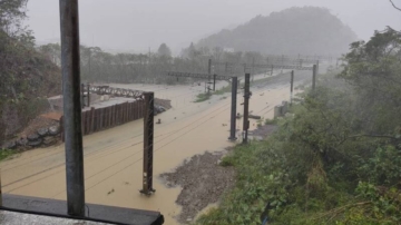 3小時雨量超過100毫米 水淹宜蘭蘇澳 多間民宅受損