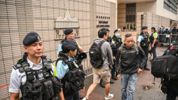 香港民主派47人判刑 法院外数百民众聚集声援