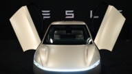特斯拉欧洲展Cybercab 全自驾设计引迷思