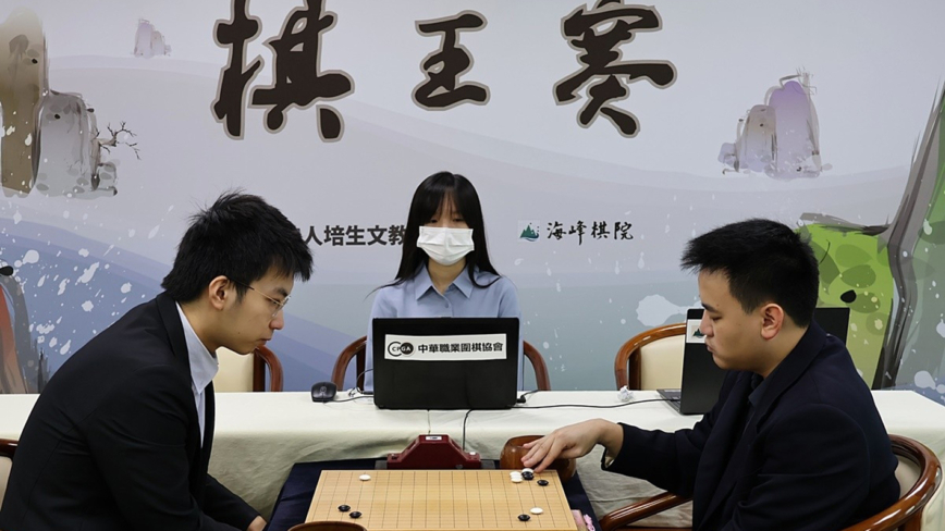 棋王赛：陈祈睿中盘误算 许皓鋐连下两城