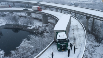 寒潮来袭中国多地低温迎暴雪 高速多车被困