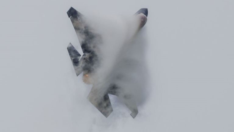 馬斯克稱傻子才續造F-35 洛克希德馬丁股價跌逾3%