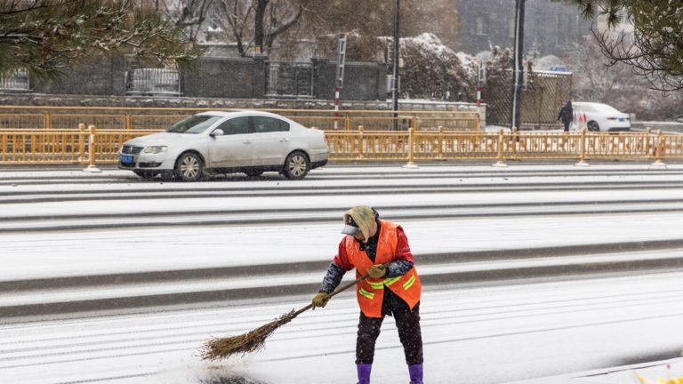 【短訊】東北局地特大暴雪 甘肅高速堵車綿延百里