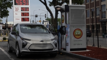 加州電車退稅或不含特斯拉 馬斯克：太瘋狂