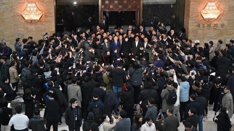 韓國戒嚴數小時 國會否決戒嚴令 總統執行憲法
