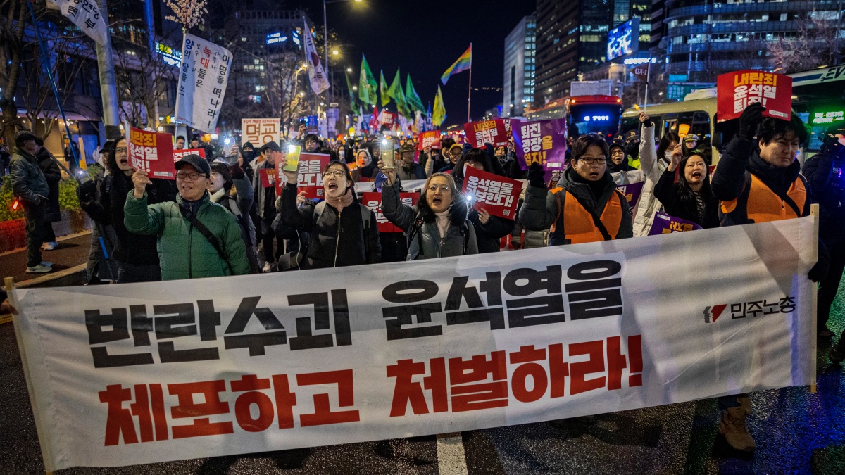 韩国戒严风波发酵民众抗议总统弹劾表决在即| 尹锡悦| 戒严令| 总统弹劾案| 新唐人电视台