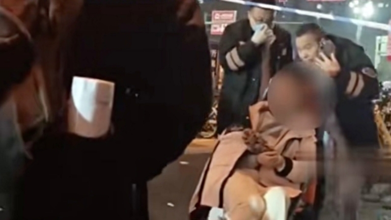 【中國一分鐘】成都地鐵站外男子持剪刀隨機傷人 多人受傷