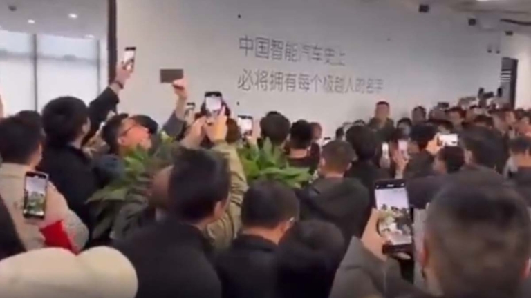 極越汽車突就地解散 旗下電動車面臨斷網（視頻）