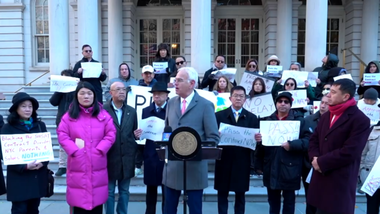 紐約議員、家長市政廳前集會 呼籲簽署SHSAT合同