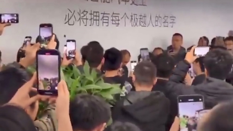 極越受害人維權受阻 當局加派警力維穩