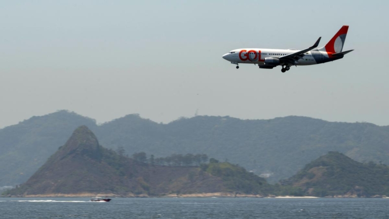 搭機時手機未設「飛行模式」？飛行員解析後果