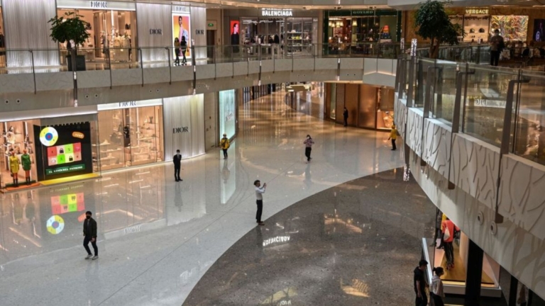 北京、上海11月社消零售總額同比跌逾10%