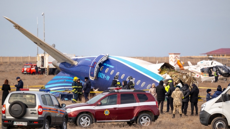 阿塞拜疆航空客機墜毀 機載67人 數十人傷亡
