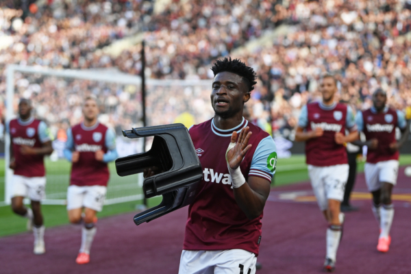 LONDON, ENGLAND - OCTOBER 05: Mohammed Kudus of West Ham United celebrates scoring his team's second goal during the Premier League match between West Ham United FC and Ipswich Town FC at London Stadium on October 05, 2024 in London, England. 