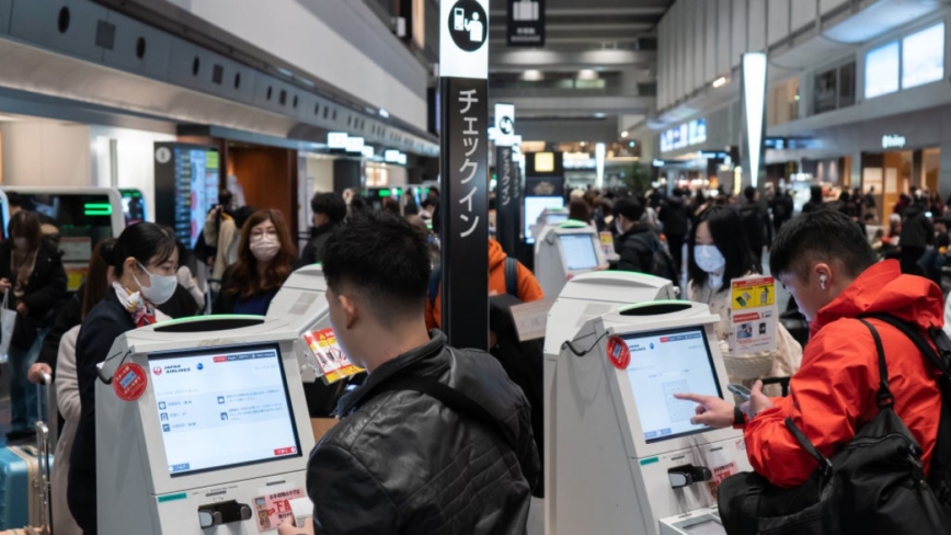 日本新年假期 各地涌现人潮 陆空交通拥挤