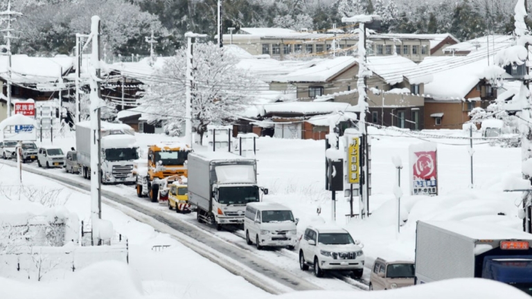 疑路面結凍 日本北海道公路隧道多起事故波及約20車