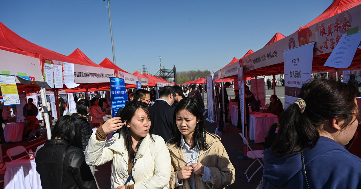 中国失业潮蔓延 专家:2025年会更严重 | 中国青年人 | 失业率 | 新唐人电视台