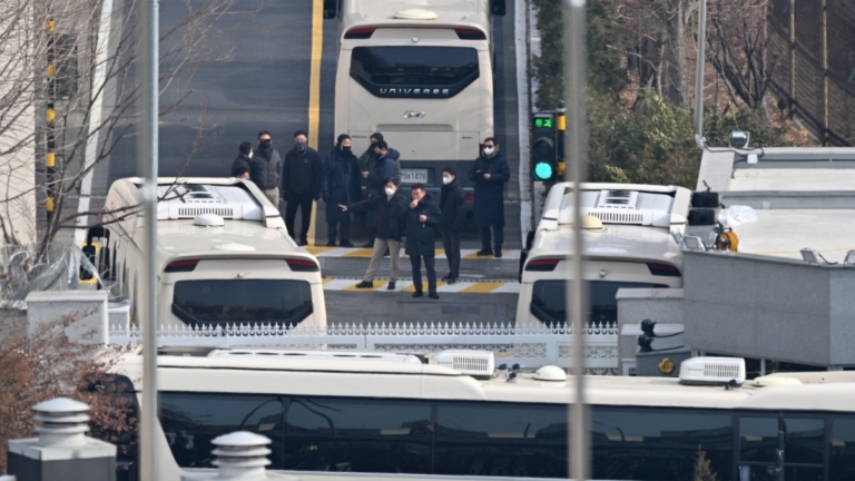 尹錫悅或面臨強硬逮捕 韓總統支持者集會抗議