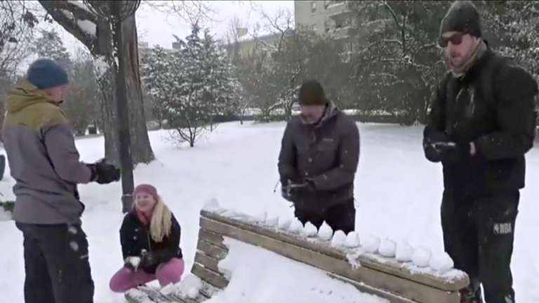新年降大雪 美國首都居民歡樂打雪仗