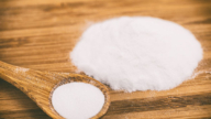小蘇打可讓白髮變銀亮？專家說重點在這！