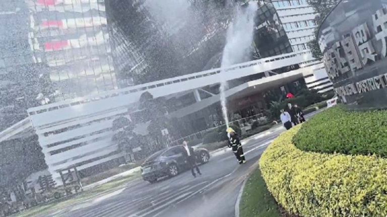 廈門國企喊來消防隊 用水槍驅逐討薪民工（視頻）