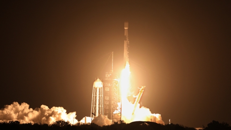 SpaceX一箭雙鵰 將美日登月器送上太空