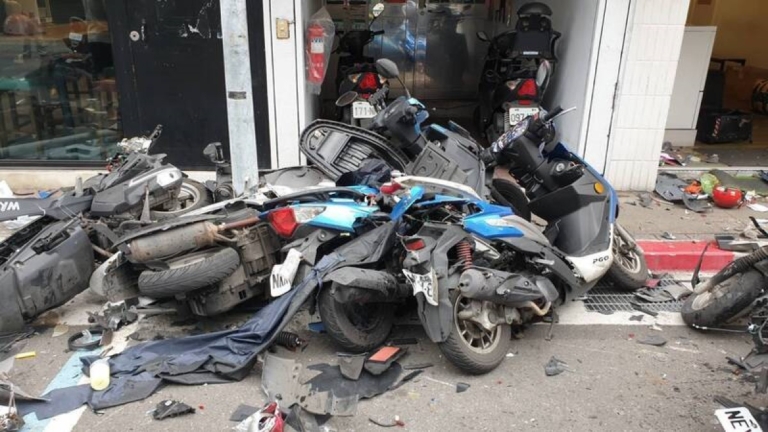 北市8旬翁駕車失控 「飛車」撞爛18台機車釀4人傷