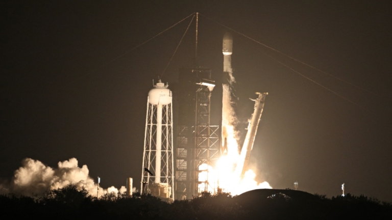 SpaceX火箭高速撞月 NASA公布震撼畫面