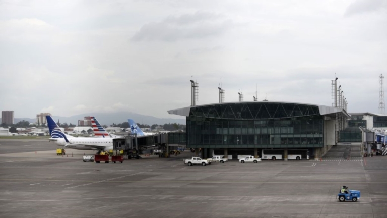 飛安驚魂 危地馬拉國際機場2架客機差點空中相撞