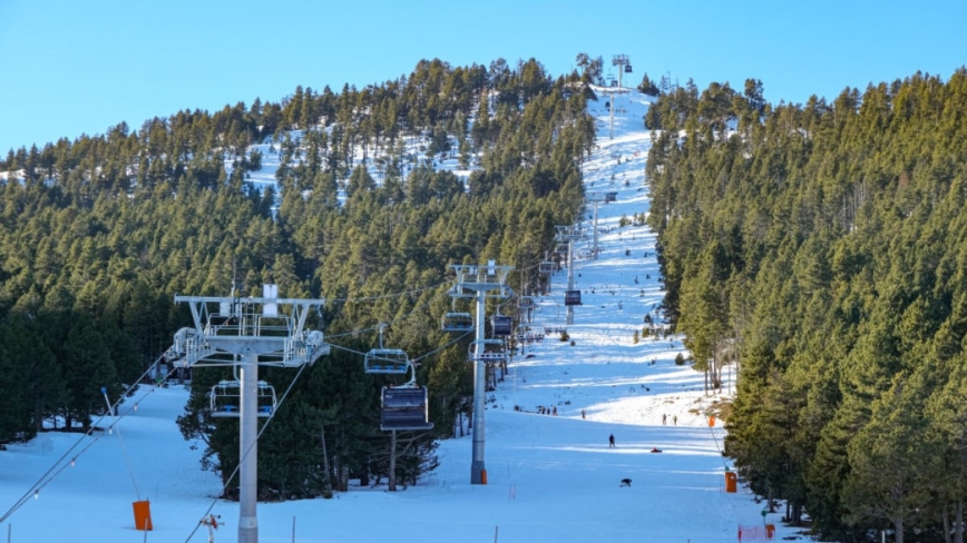 缆车故障 西班牙滑雪场吊椅“人飞起来”酿30伤者