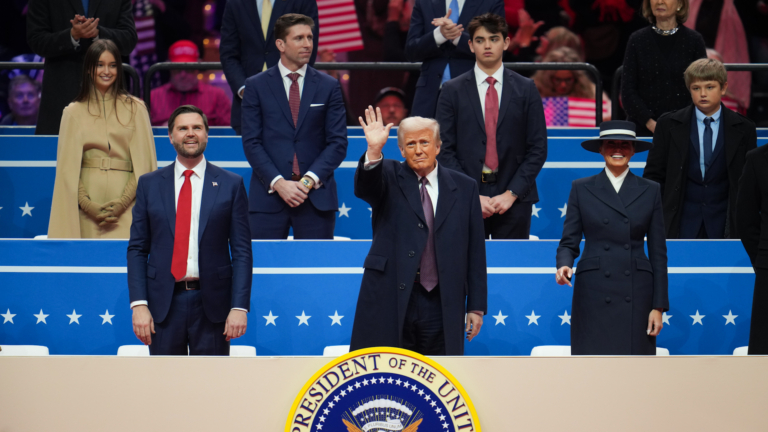 【華府連線】就職大典隆重登場 川普現身體育館 民眾高呼USA