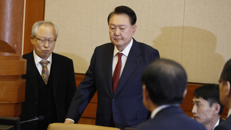 韓法院拒延長拘捕期 尹錫悅再度現身憲法法院