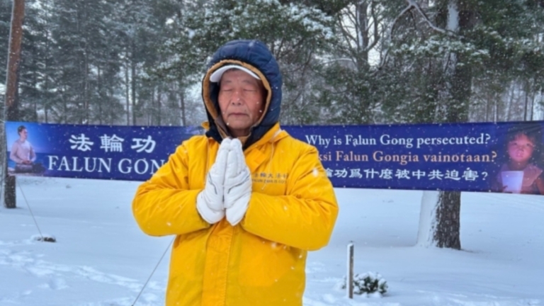 芬蘭著名景點 中共使館派特務攻擊法輪功學員