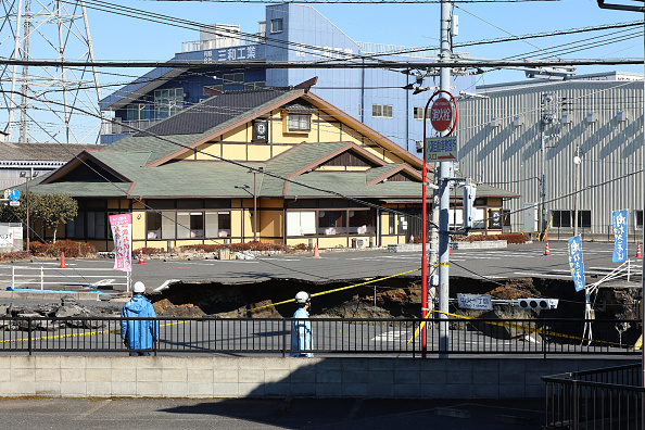 日本埼玉天坑二合一 老司机困逾72小时生死未卜