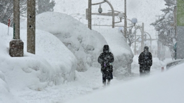 入冬最強寒流 日本白川村積雪127公分 車輛打滑釀一死