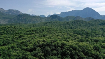 洞穴冒出蒸汽柱 阿爾巴尼亞發現世界最大地下溫泉湖