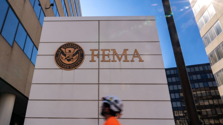馬斯克發現FEMA上週為紐約非移支付5900萬奢侈賓館費