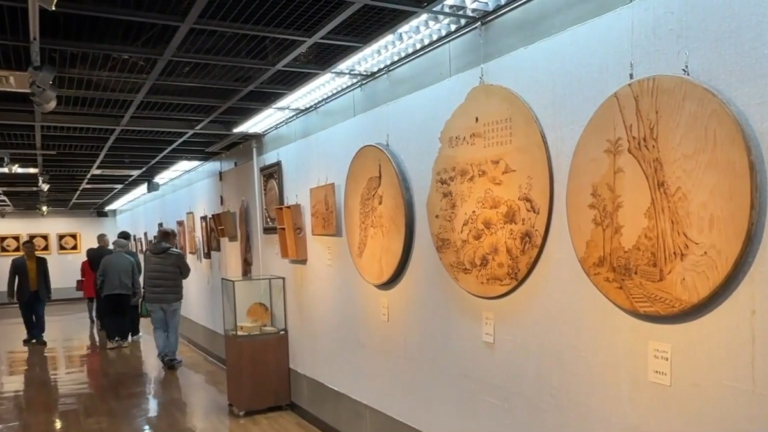 嘉市檜木燒烙協會會員聯展 再現台灣檜木風華