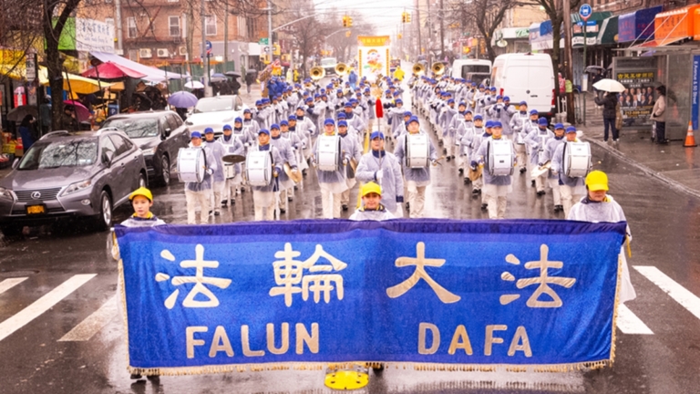 紐約法輪功學員布魯克林八大道遊行 風雨無阻 民眾盛讚