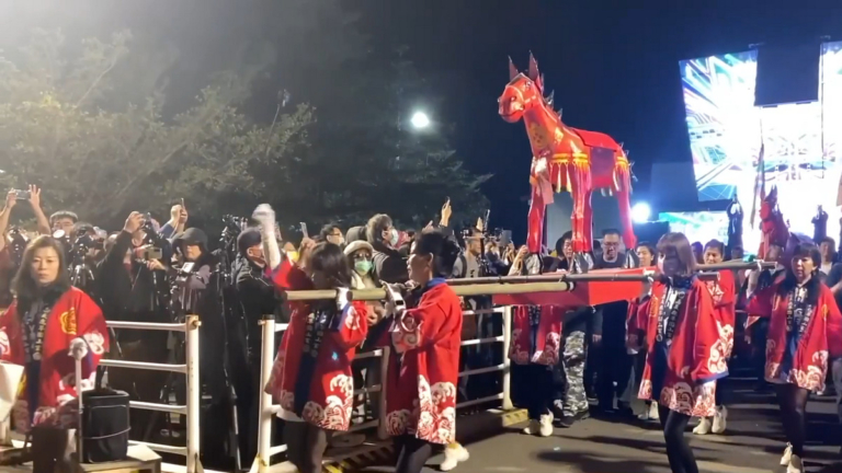 嘉義鹿草百年傳統「火馬祭」燒火馬踩街求平安