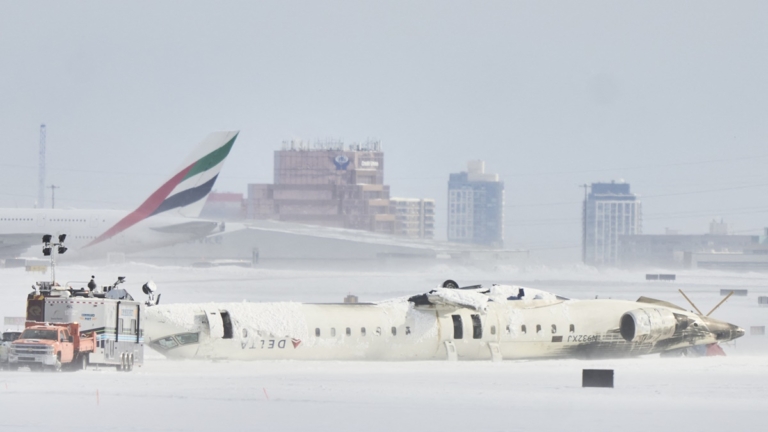 飛機失事影片曝光 乘客險象環生 資深機師解析