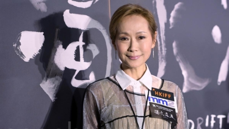 61歲港星葉童滿頭白髮 自曝拒染黑原因