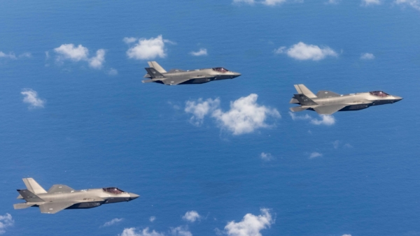 2025年2月7日,美國、日本、澳大利亞的F-35戰鬥機在太平洋聯合演練。(美國印太司令部)