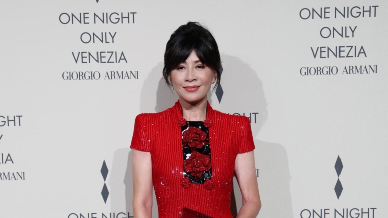 劉嘉玲曬42年前舊紙幣 公開演藝生涯首份薪水