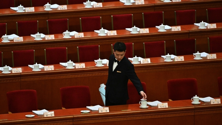 中共兩會訂5%GDP目標 專家不看好