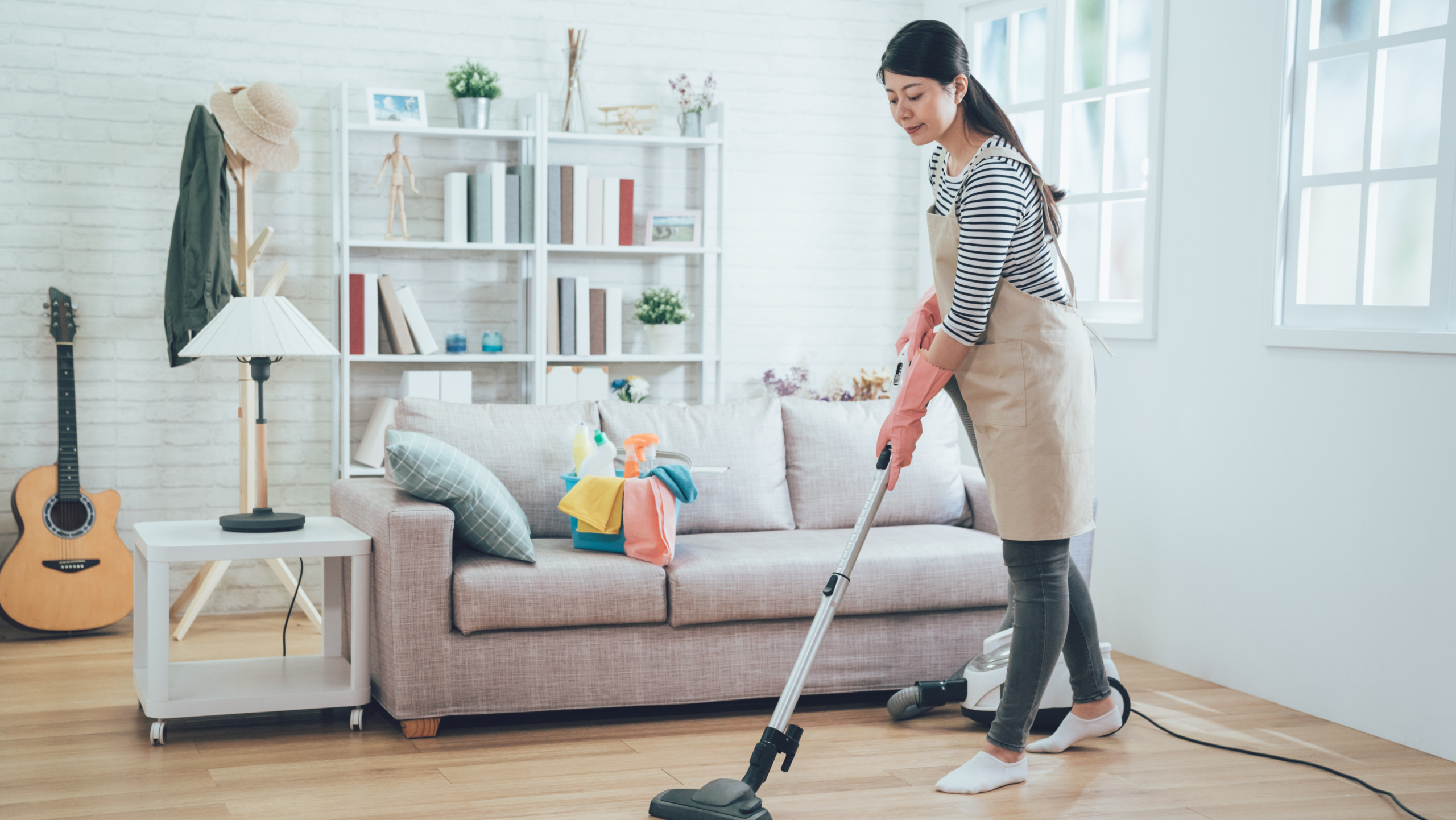 家裡的灰塵一定要定期清理,避免它們堆積。(Shutterstock)